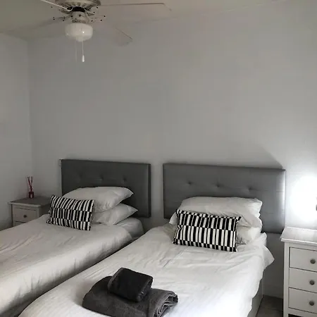 Sunset Bay 15 - Two Bed アデヘ